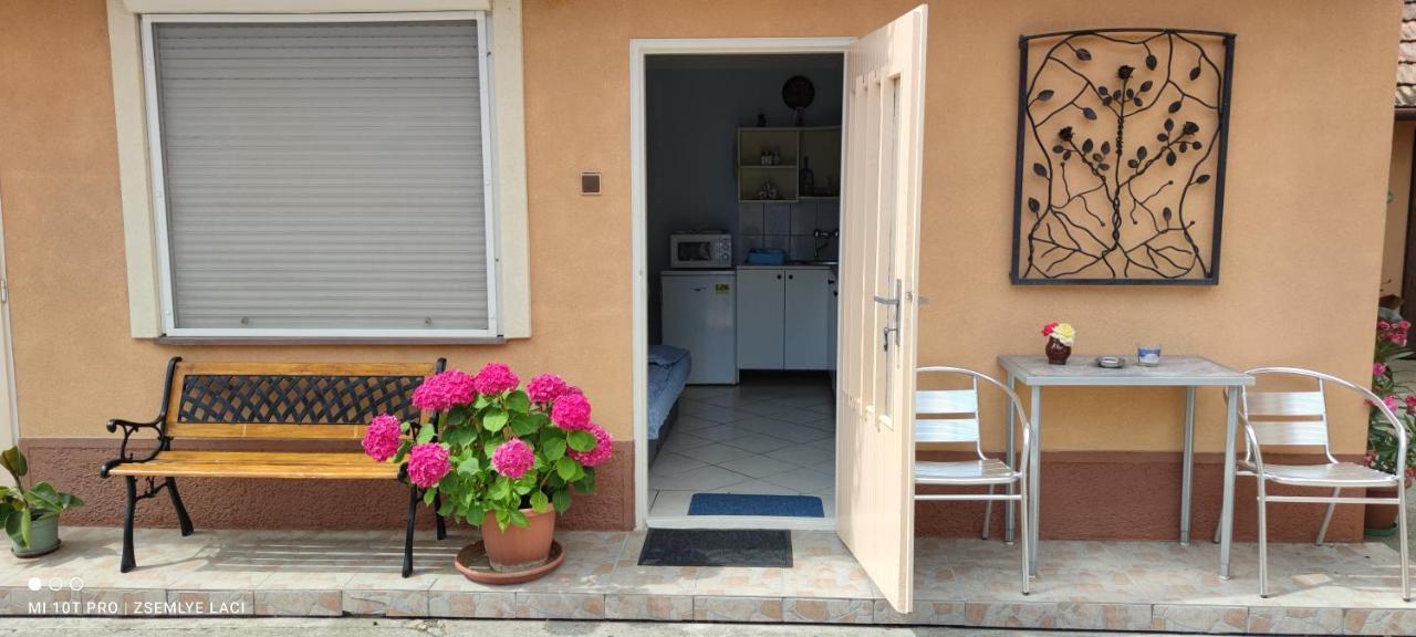 Apartamento Hodosi Apartman Veľký Meder Exterior foto